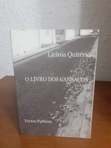 Portada del libro de O LIVRO DOS CANSAÇOS TEXTOS POETICOS