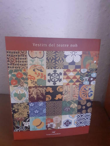 Portada del libro de VESTITS DEL TEATRE NOH