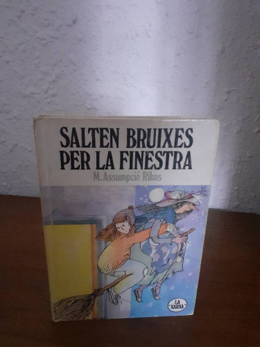 Portada del libro de SALTEN BRUIXES PER LA FINESTRA