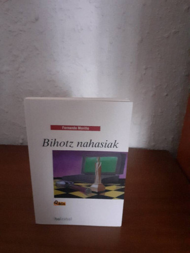 Portada del libro de BIHOTZ NAHASIAK