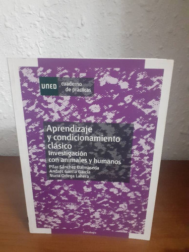 Portada del libro de APRENDIZAJE Y CONDICIONAMIENTO CLASICO INVESTIGACION CON ANIMALES Y HUMANOS