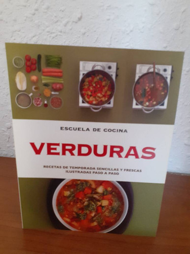 Portada del libro de VERDURAS RECETAS DE TEMPORADA SENCILLAS Y FRESCAS ILUSTRADAS PASO A PASO