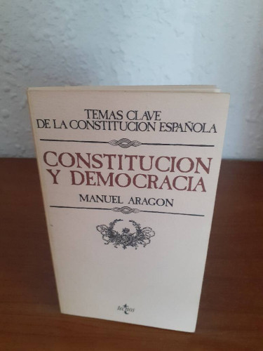 Portada del libro de CONSTITUCION Y DEMOCRACIA