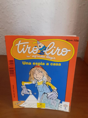 Portada del libro de UNA ESPIA A CASA