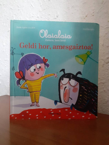 Portada del libro de OLAIALAIA ZORIONA BERE LANA GELDI HOR AMESGAIZTOA