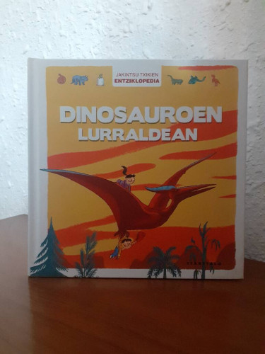 Portada del libro de DINOSAUROEN LURRALDEAN