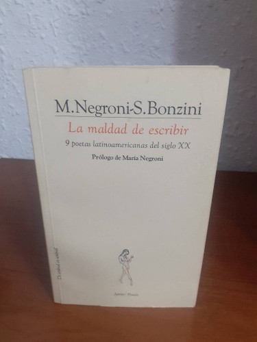 Portada del libro de MALDAD DE ESCRIBIR 9 POETAS LATINOAMERICANAS DEL SIGLO XX, LA