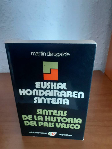 Portada del libro de EUSKAL KONDOAIRAREN SINTESIA // SINSTESIS DE LA HISTORIA DEL PAIS VASCO