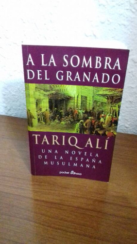 Portada del libro de A LA SOMBRA DEL GRANADO