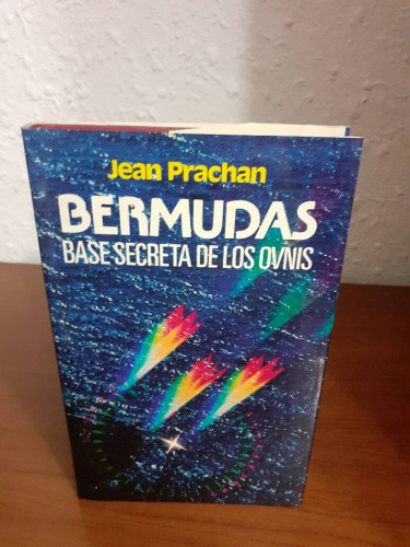 Portada del libro de BERMUDAS BASE SECRETA DE LOS OVNIS