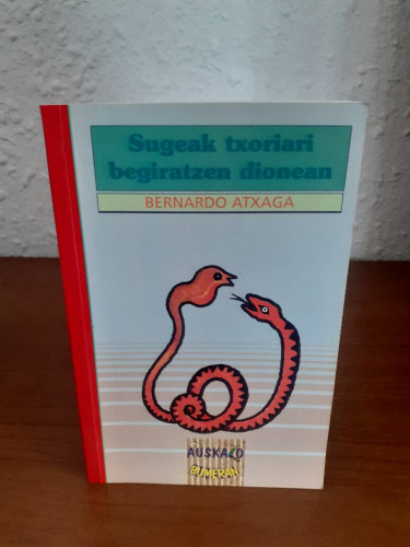 Portada del libro de SUGEAK TXORIARI BEGIRATZEN DIONEAN