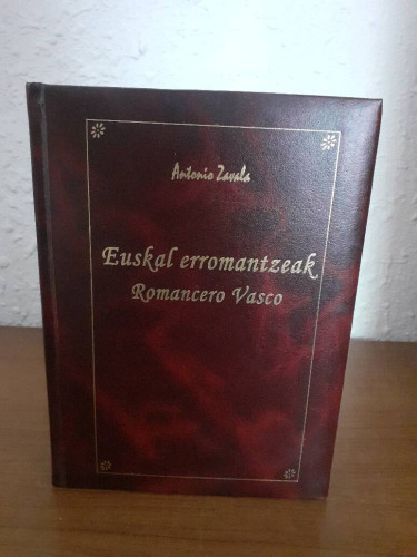 Portada del libro de EUSKAL ERROMANTZEAK ROMANCERO VASCO