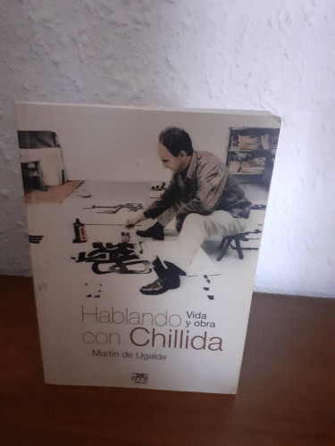 Portada del libro de HABLANDO CON CHILLIDA VIDA Y OBRA