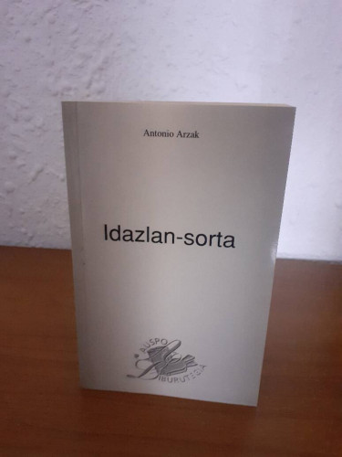 Portada del libro de IDAZLAN SORTA