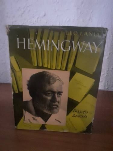 Portada del libro de HEMINGWAY BIOGRAFIA ILUSTRADA