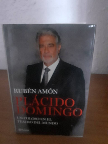 Portada del libro de PLACIDO DOMINGO UN COLOSO EN EL TEATRO DEL MUNDO