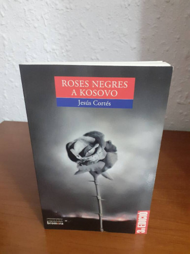 Portada del libro de ROSES NEGRES A KOSOVO