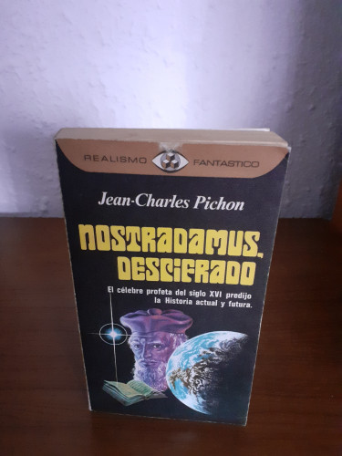 Portada del libro de Nostradamus descifrado