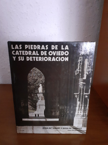 Portada del libro de Piedras de la Catedral de Oviedo y su deterioración, la