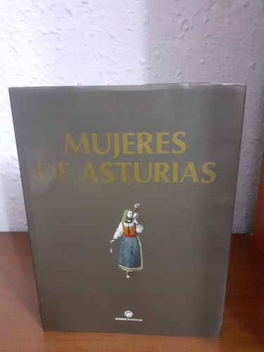 Portada del libro de Mujeres de Asturias