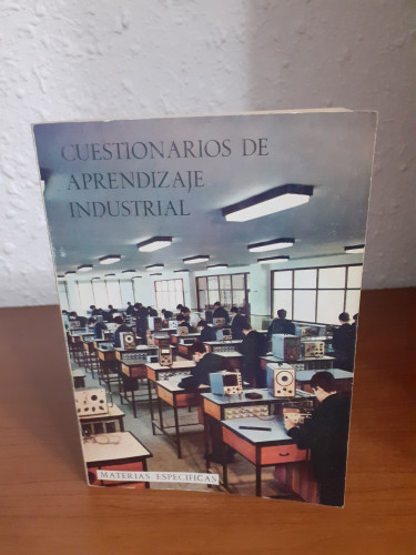 Portada del libro de Cuestionarios de aprendizaje industrial materias específicas