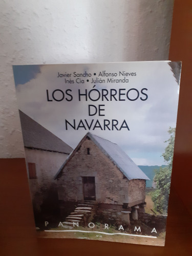 Portada del libro de Los hórreos de Navarra panorama n 23