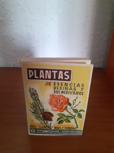 Portada del libro de Plantas productoras de esencias, resinas y sus derivados