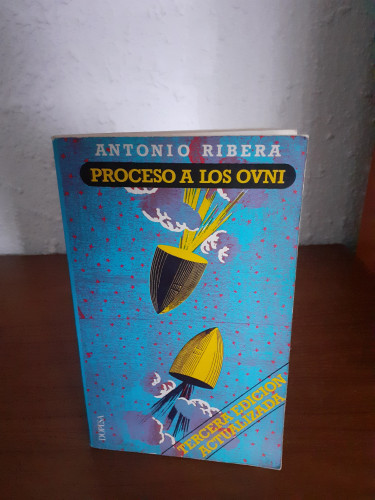 Portada del libro de PROCESO A LOS OVNI