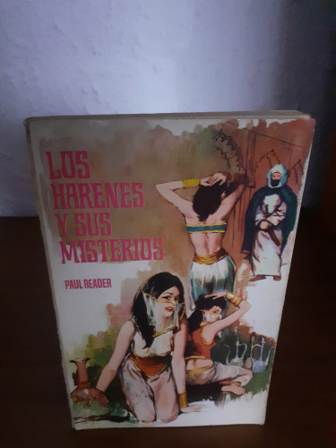 Portada del libro de Harenes y sus misterios, los