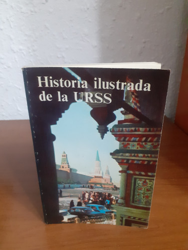 Portada del libro de Historia ilustrada de la URSS