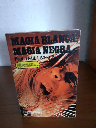 Portada del libro de Magia Blanca Magia Negra