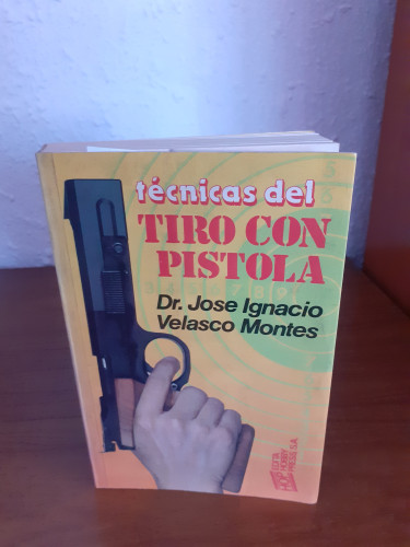 Portada del libro de TECNICAS DEL TIRO CON PISTOLA - firmado por autor