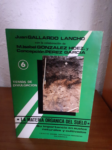 Portada del libro de Materia Orgánica del suelo, la. Su importancia en suelos naturales y cultivados