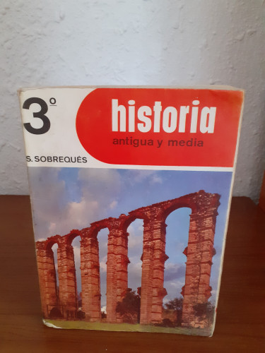 Portada del libro de Historia antigua y media 3 curso de bachillerato