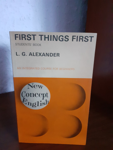 Portada del libro de First Things First (New Concept English)