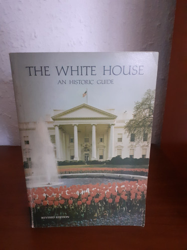 Portada del libro de The white house an historic guide