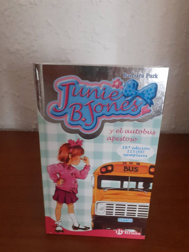 Portada del libro de JUNIE B JONES Y EL AUTOBUS APESTOSO