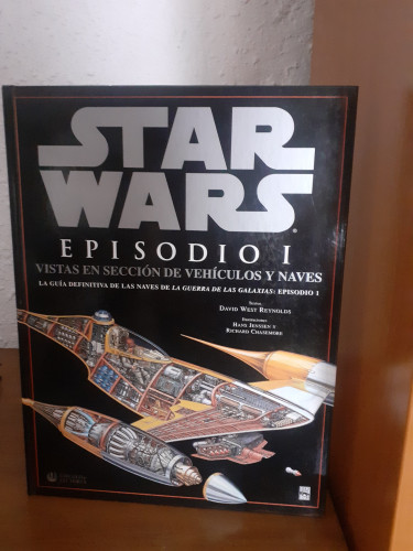 Portada del libro de Star Wars Episodio I vistas en sección de vehículos y naves