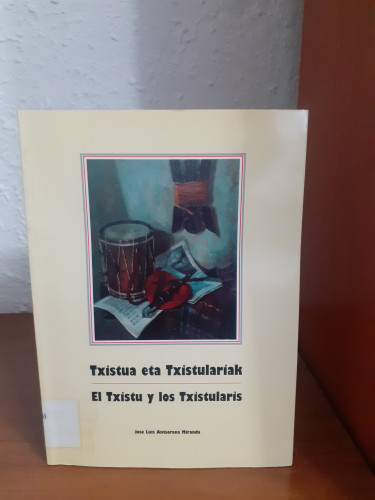 Portada del libro de Txistua eta txistulariak // El Txistu y los Txistularis