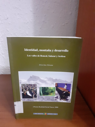 Portada del libro de Identidad, montaña y desarrollo