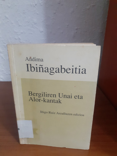 Portada del libro de Andimia Ibiñagabeitia. ERGILIREN UNAI ETA ALOR-KANTAK