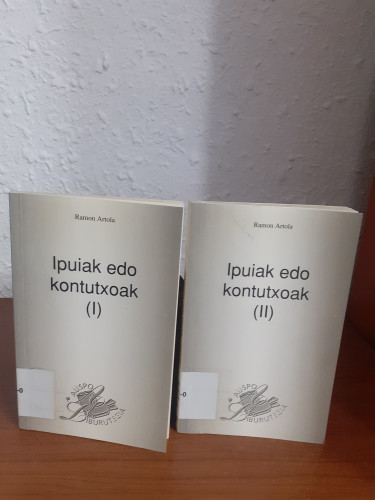 Portada del libro de Ipuiak edo kontutxoak // 2 tomos