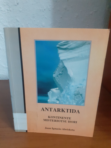 Portada del libro de Antarktida: kontinente misteriotsu hori