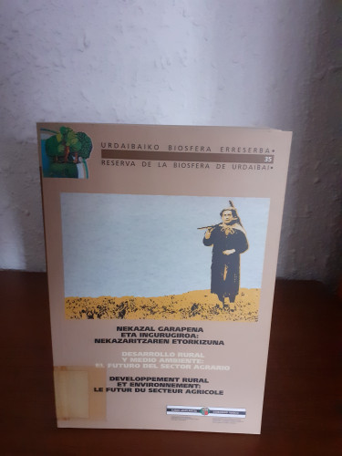 Portada del libro de Desarrollo rural y medio ambiente: el futuro del sector agrario. Reserva de la biosfera de Urdaibai...