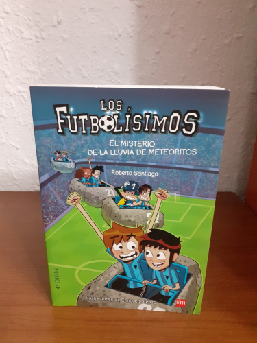 Portada del libro de Futbolisimos: El misterio de la lluvia de meteoritos