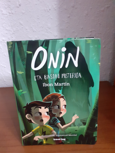 Portada del libro de Onin eta basoko misterioa