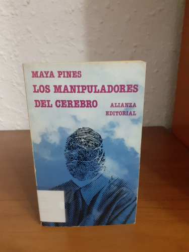 Portada del libro de Los manipuladores del cerebro