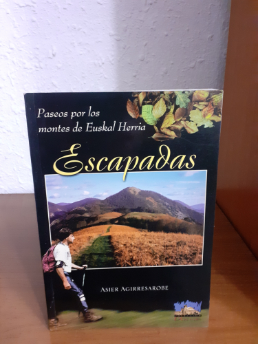 Portada del libro de Paseos por los montes de Euskal Herria Escapadas