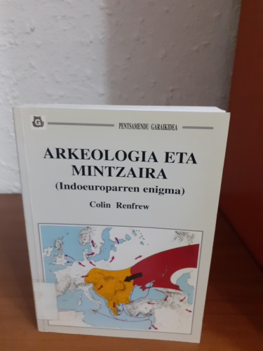 Portada del libro de Arkeologia eta mintzaira (Indoeuroparren enigma)