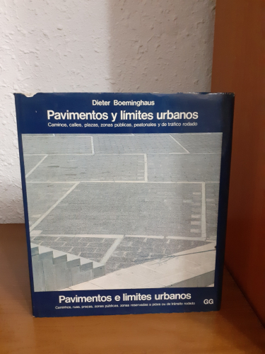 Portada del libro de PAVIMENTOS Y LIMITES URBANOS. Caminos, calles, plazas, zonas públicas, peatonales y de tráfico rodado